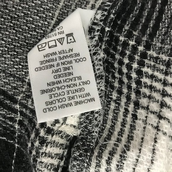Maurices Black White Sweater Shawl Plaid Open - Picture 8 of 8